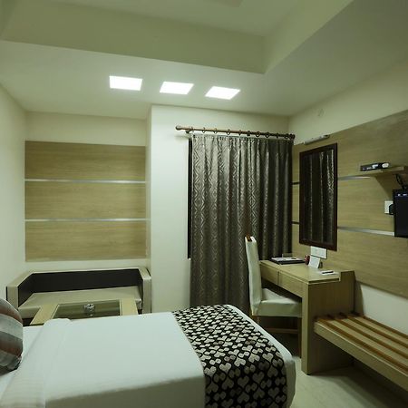 גווהטי Hotel Sj International מראה חיצוני תמונה