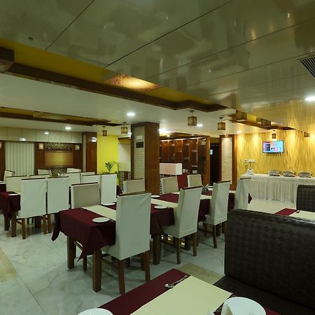 גווהטי Hotel Sj International מראה חיצוני תמונה