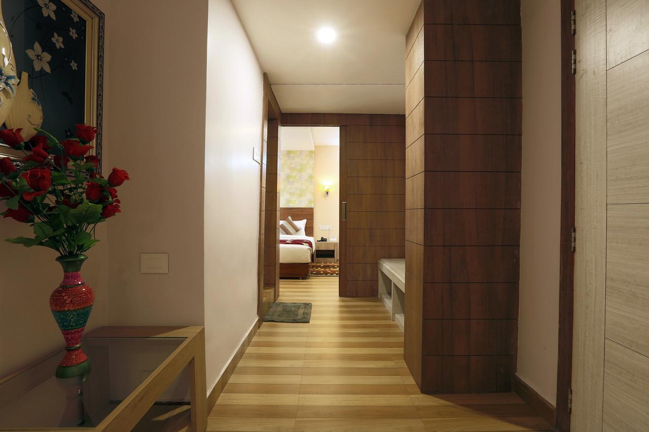 גווהטי Hotel Sj International מראה חיצוני תמונה