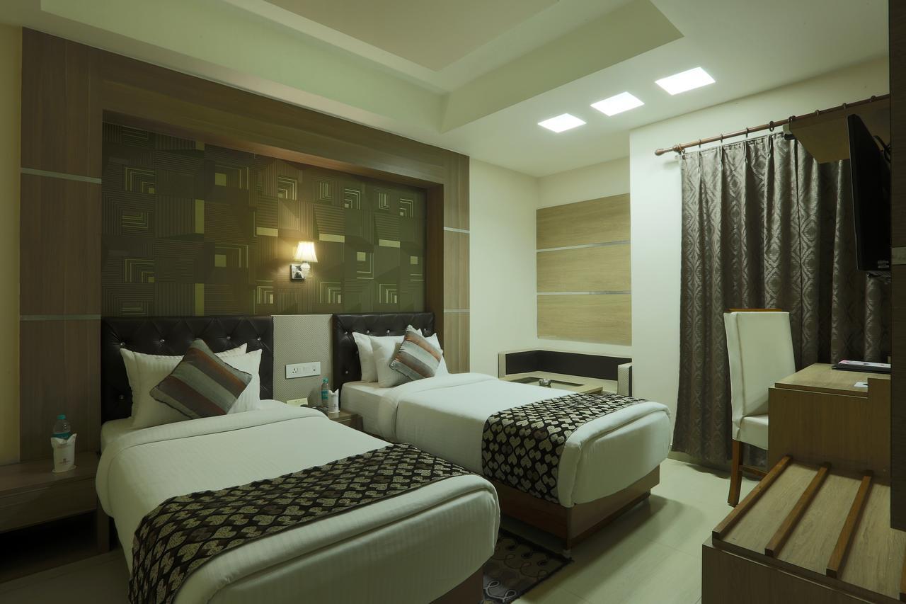 גווהטי Hotel Sj International מראה חיצוני תמונה