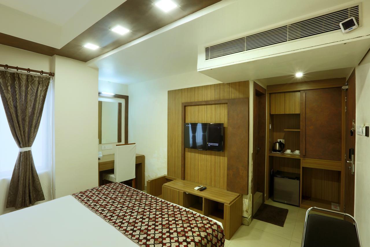 גווהטי Hotel Sj International מראה חיצוני תמונה